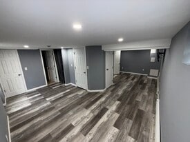 Building Photo - 8 Woody Pl