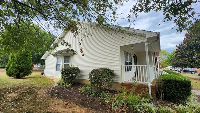 Building Photo - 1524 Mayberry Ln