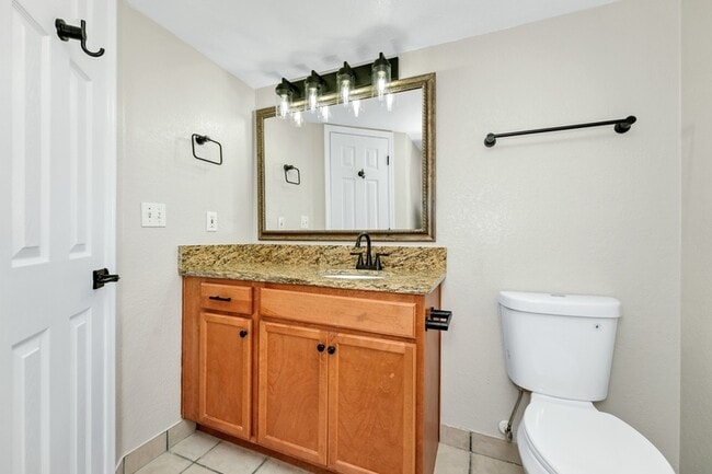 Building Photo - 2954 Sadina St