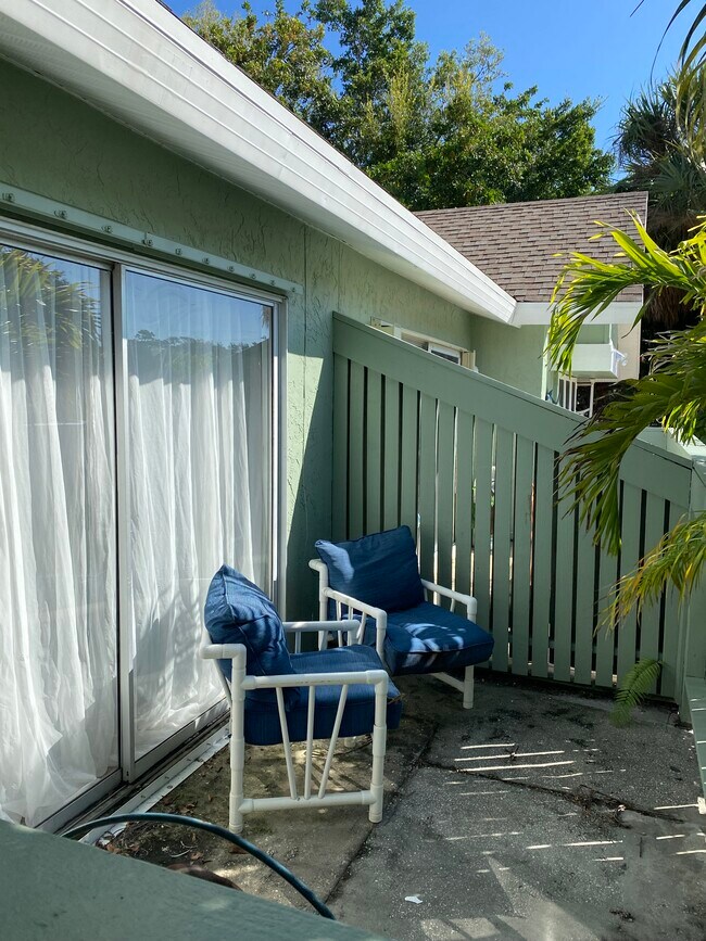 Building Photo - 1781 SE Linpark Ct