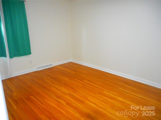 Building Photo - 8917 Nottoway Dr