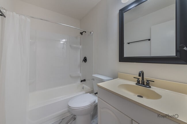 Building Photo - 8170 Northway Dr