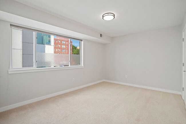Building Photo - 1439 Chapin St NW