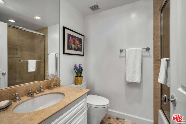 Building Photo - 11745 Montana Ave