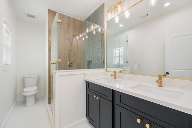 Building Photo - 6417 Eastland St