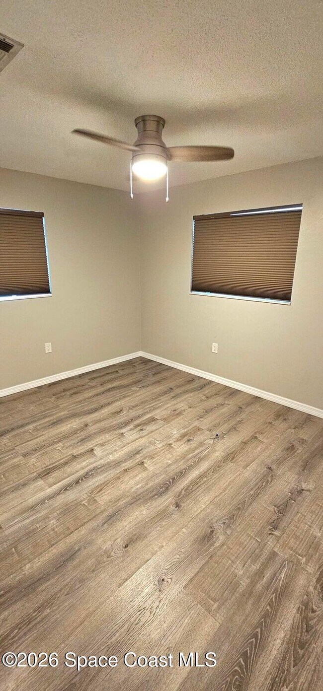 Building Photo - 1380 Floral Ln