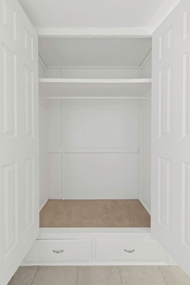 Building Photo - 5148 Tampa Bay Growth Fund 2 LLC