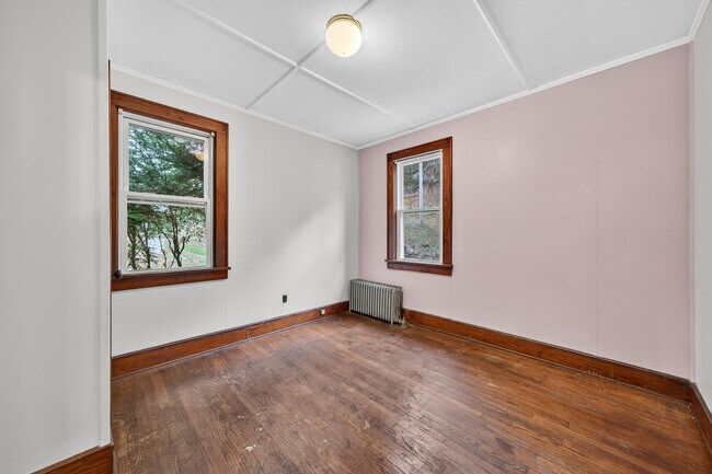 Building Photo - 20 Evergreen Ln