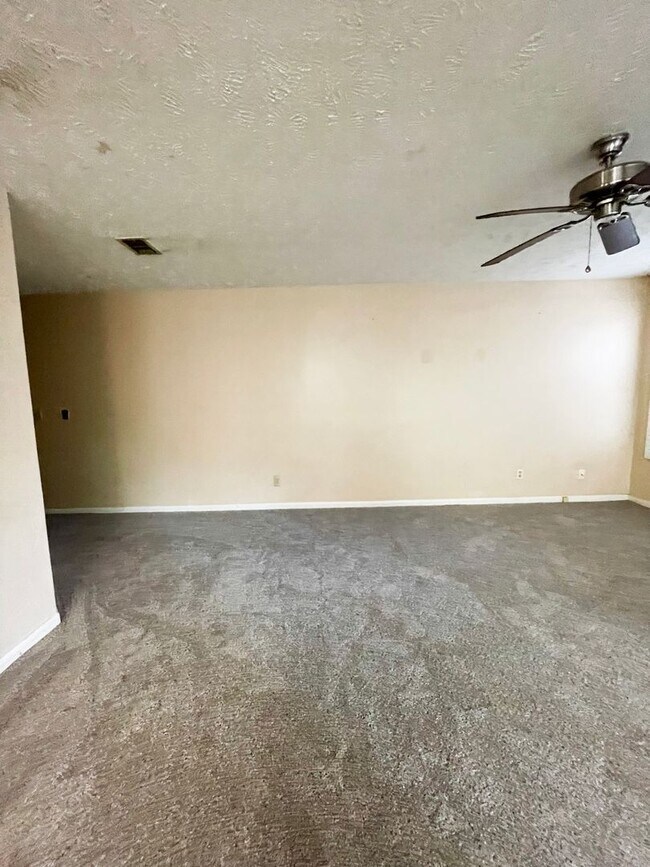 Building Photo - 2 Bedroom 2 Bathroom Condo