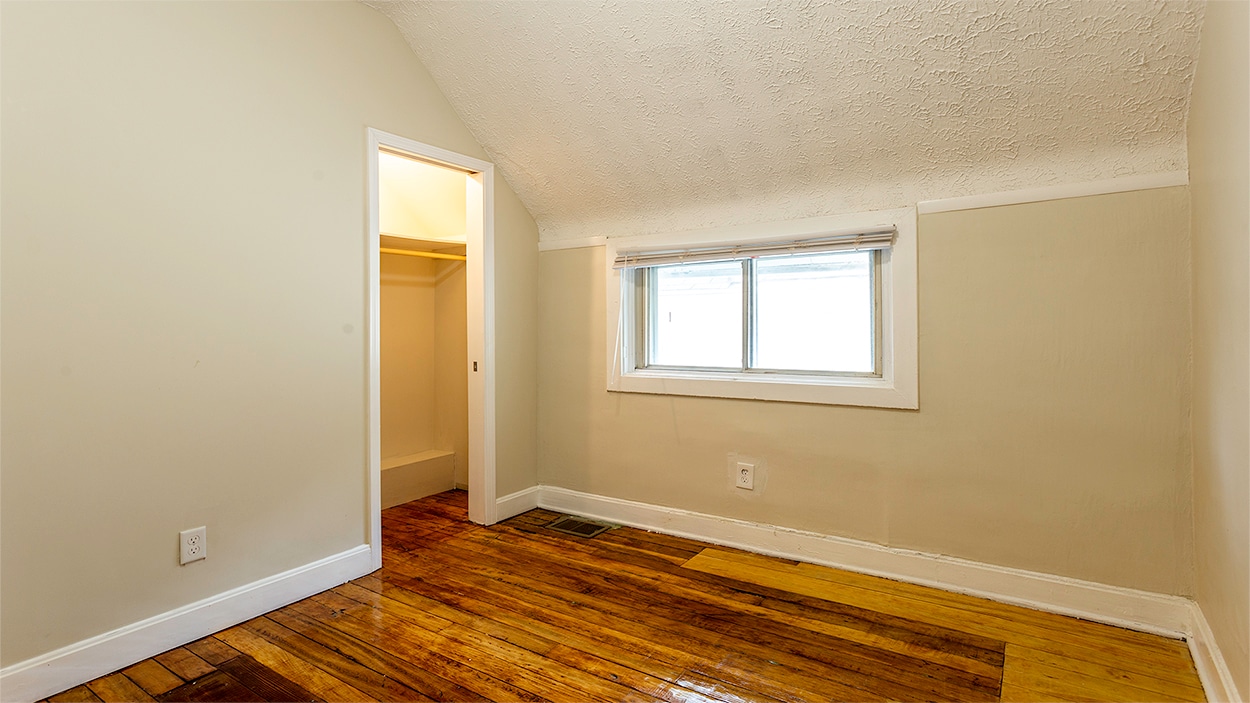 Bedroom 2 - 527 Riddle Rd