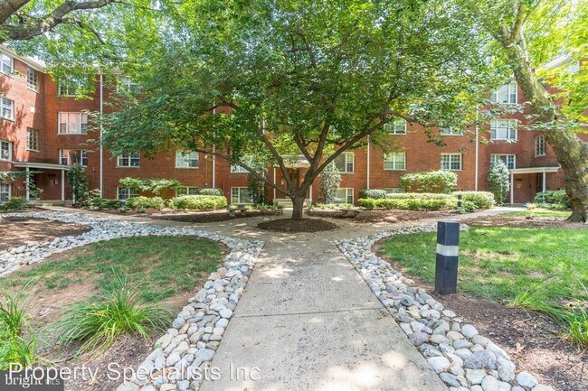 Building Photo - 1427 N Nash St