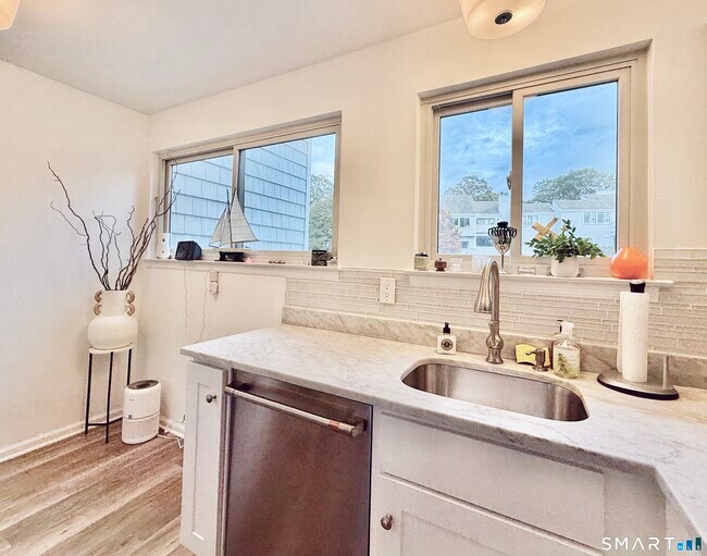 Building Photo - 129 Rowayton Woods Dr