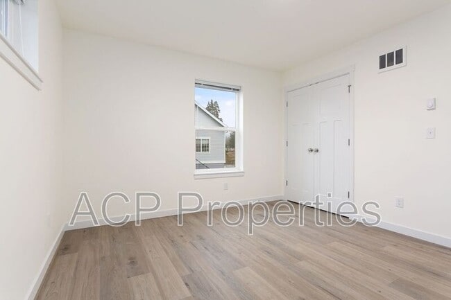 Building Photo - 2284 Brome St