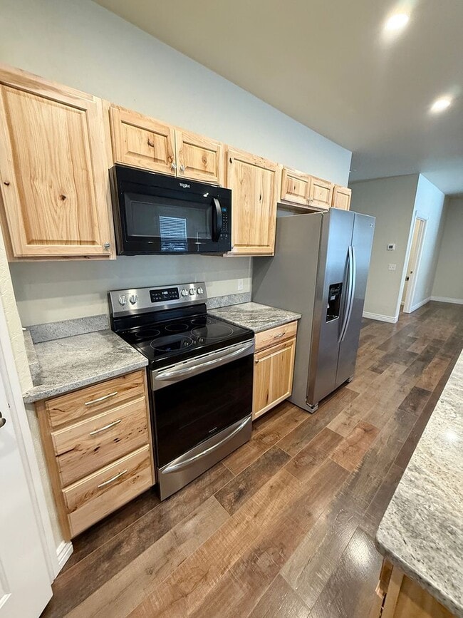 Building Photo - Sigle Family in East Valley