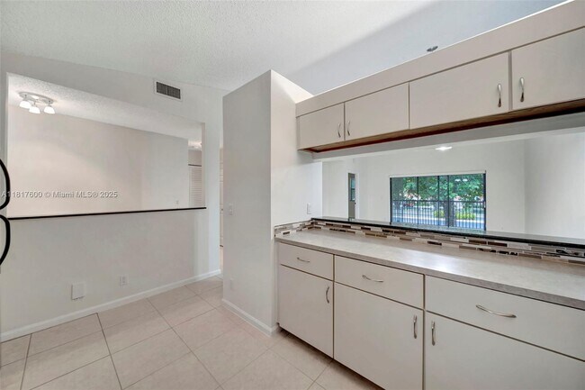 Building Photo - 204 Congressional Way