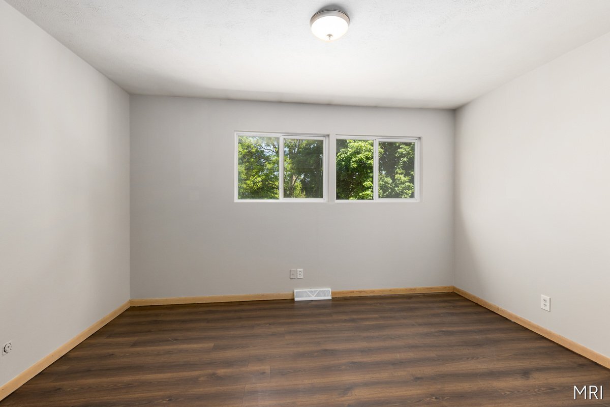 Building Photo - 301 Stadium Dr