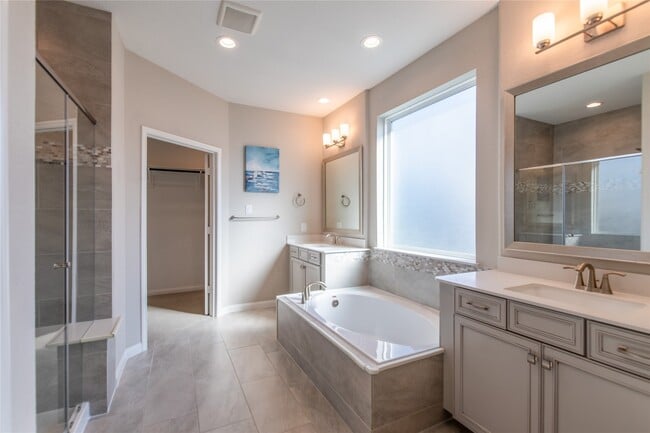 Building Photo - 10013 Granary Dr