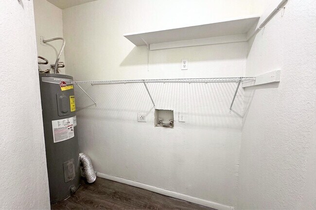 Building Photo - 1741 E Pepper Cir