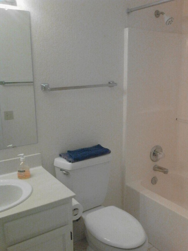 Building Photo - UNFURNISHED AGE RESTRICTED HOUSE  INCLUDES BONUS ROOM