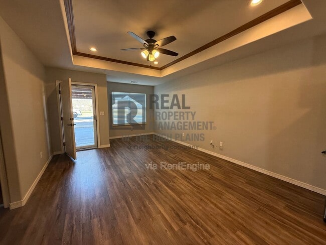 Building Photo - 13055 Raymond Rd