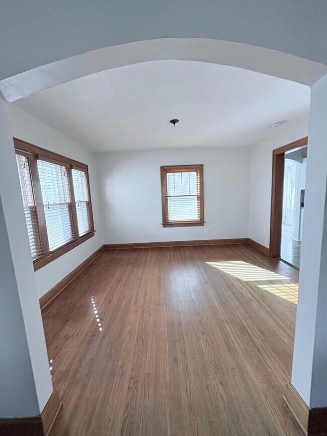 Building Photo - Charming 2 beds 1 baths in Columbus!