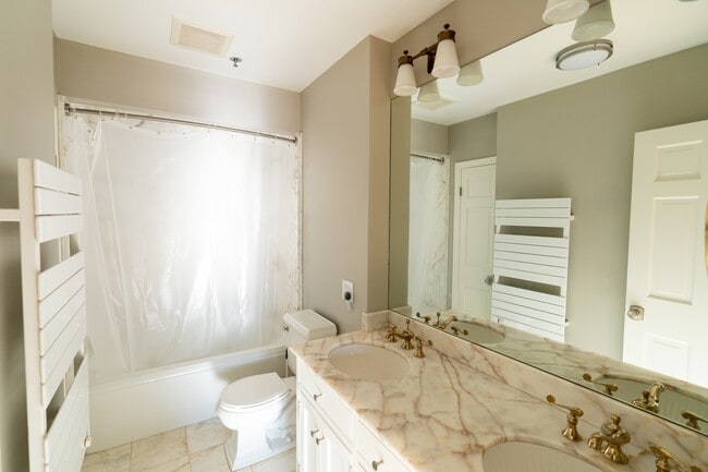 Building Photo - 606 Chandlers Wharf