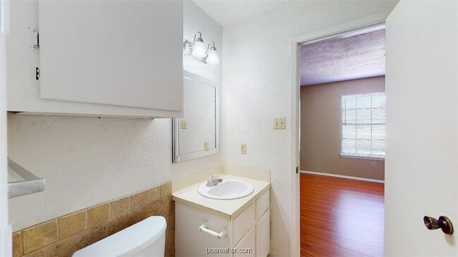 Building Photo - 805 San Pedro Dr