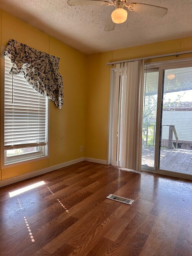 Building Photo - 21176 Boquet Dr