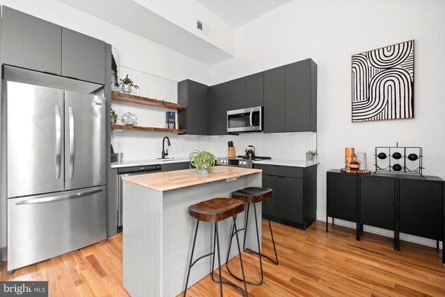 Building Photo - 1221 4 St