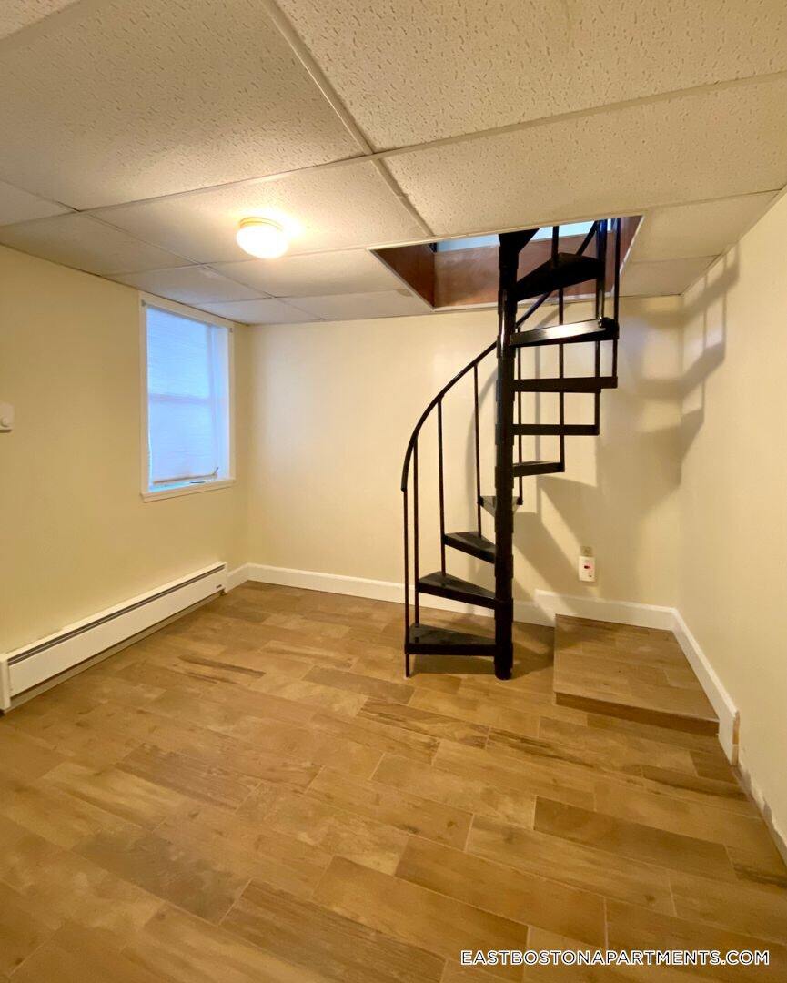 Building Photo - 284 Chelsea St