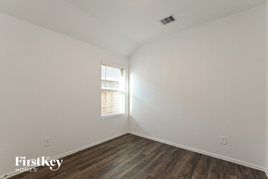 Building Photo - 18446 Summit Ranch Dr