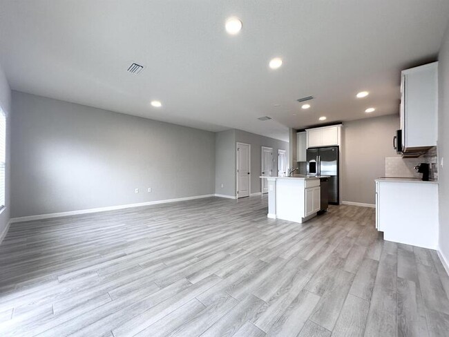 Building Photo - 14860 Harvest St