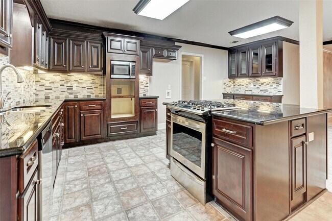 Building Photo - 4315 Woodvalley Dr