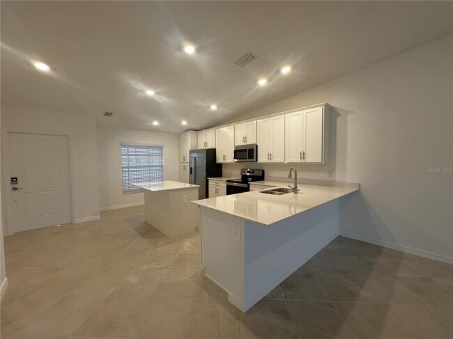 Building Photo - 14271 Heritage Landing Blvd