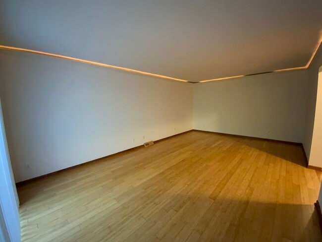 Building Photo - 203-203 Briarcrest Ct