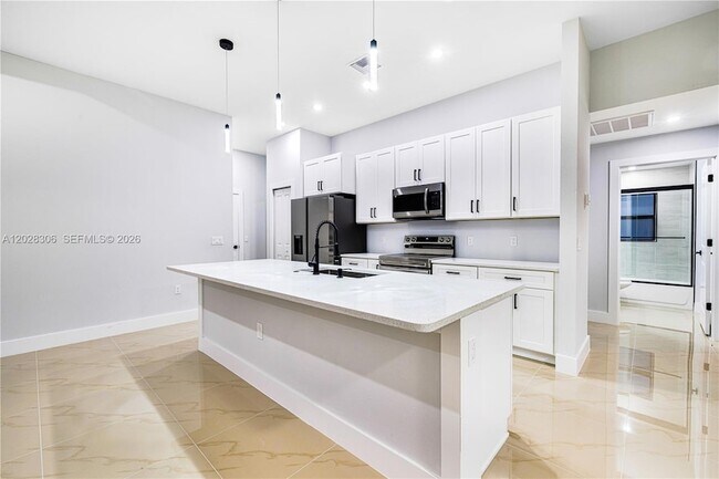 Building Photo - 450 Mercedes Ct