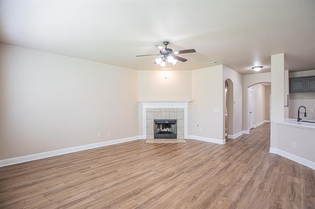 Building Photo - 728 Chatsworth Dr