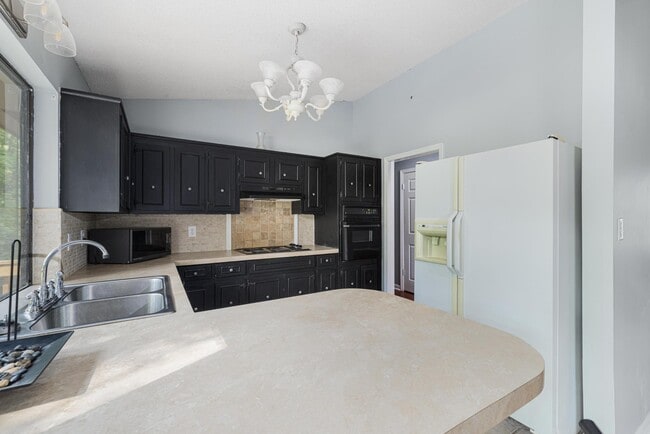Building Photo - 517 Bramblewood Dr