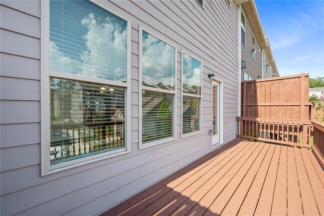Building Photo - 1363 Live Oak Ln