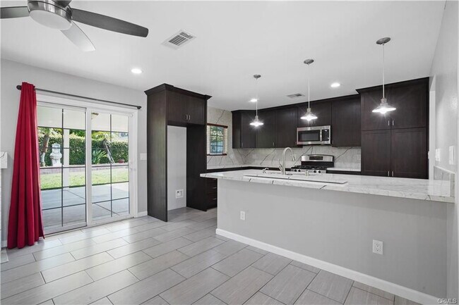 Building Photo - 20247 Kinzie St