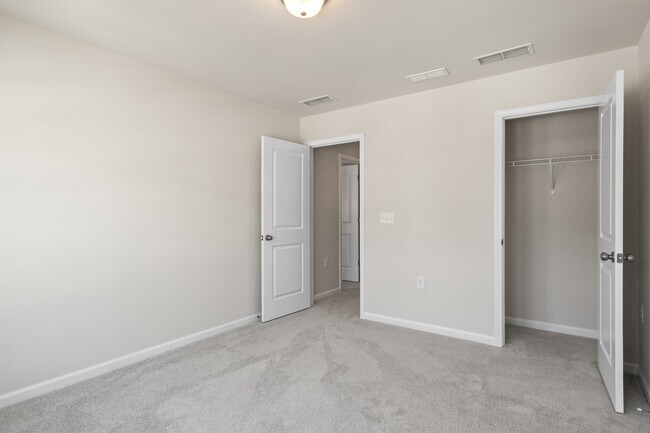 Building Photo - 717 Ambrose Hl Ln