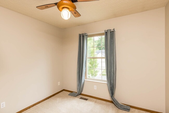 Building Photo - 1032 Pebble Brook Dr