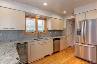 Building Photo - 541 Monroe St