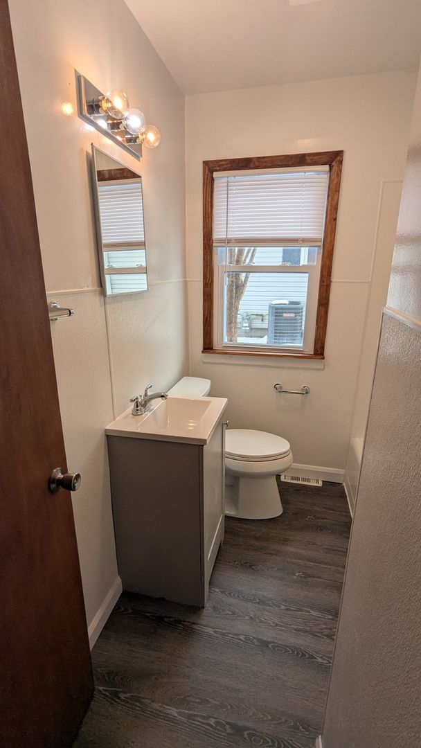 Building Photo - 3 bedroom, 2 bath home in Waterloo