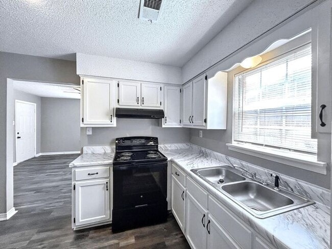 Building Photo - 2777 Caffey St