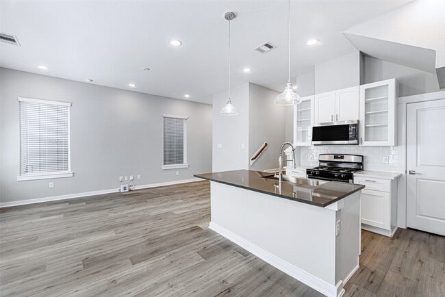 Building Photo - 8423 Berry Brush Ln