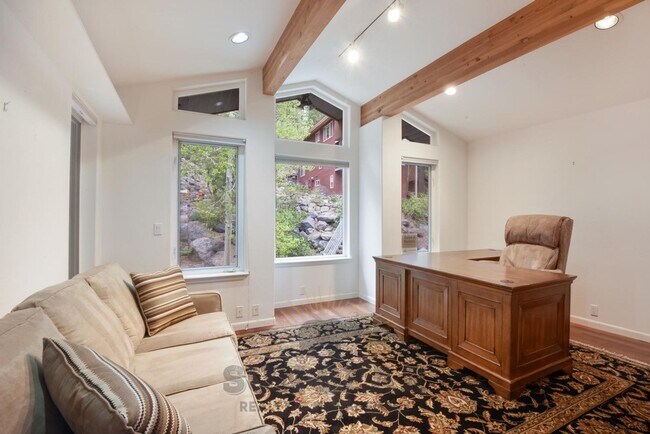 Building Photo - 101 Red Cedar Dr