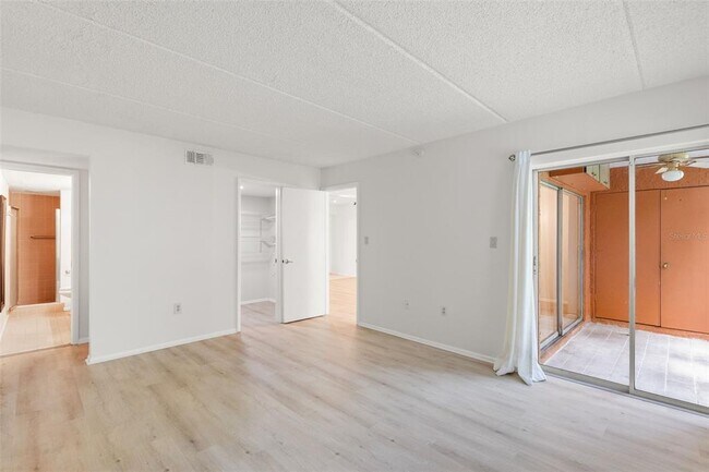 Building Photo - 121 Cypress Ln