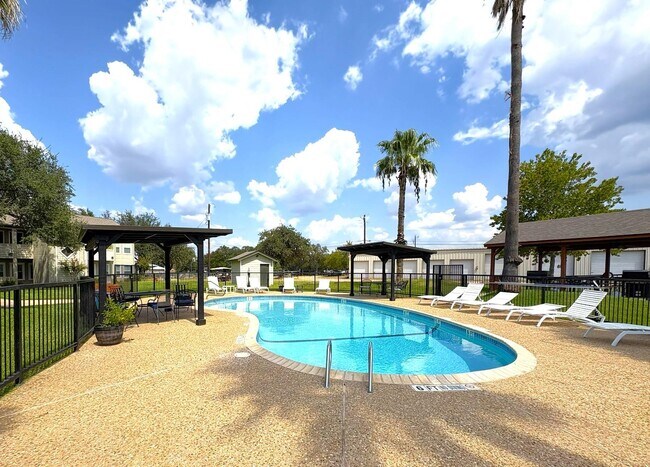 Primary Photo - 604 Highcrest Dr