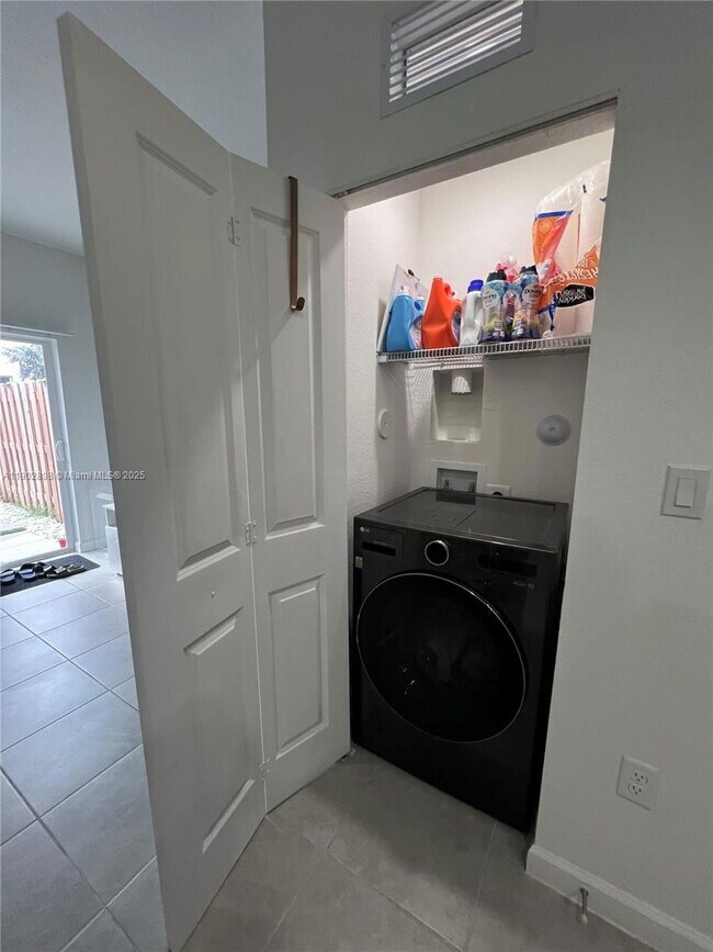 Building Photo - 12142 NW 24th Ct